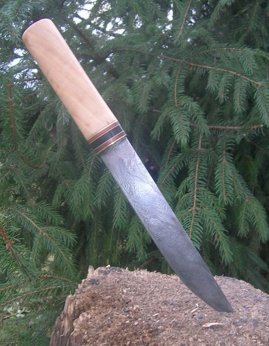 Długi nóż z damastu